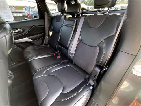 Used 2018 Jeep Cherokee Latitude Plus w/ Comfort/Convenience Group image 25