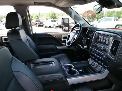 Used 2019 Chevrolet Silverado 2500 LTZ w/ Duramax Plus Package AWD/4WD image 39