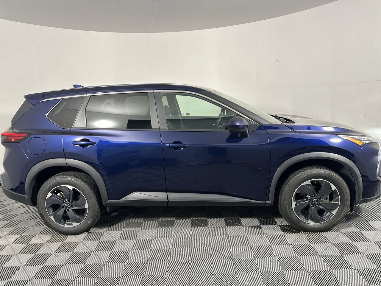 Used 2024 Nissan Rogue SV AWD/4WD image 18