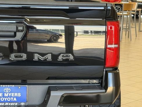 Used 2026 Toyota Tacoma SR5 AWD/4WD image 9