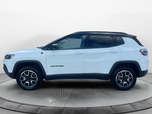 Used 2025 Jeep Compass Trailhawk AWD/4WD image 6