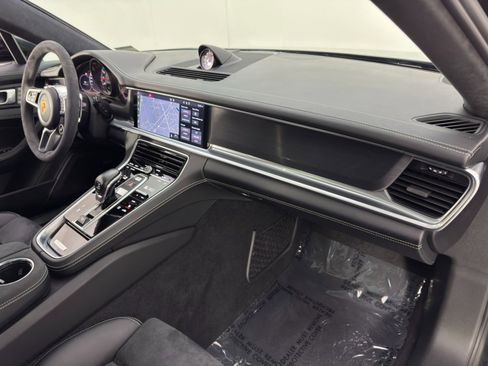 Used 2019 Porsche Panamera GTS image 15