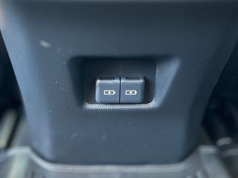 Used 2022 Toyota RAV4 XLE Premium image 9