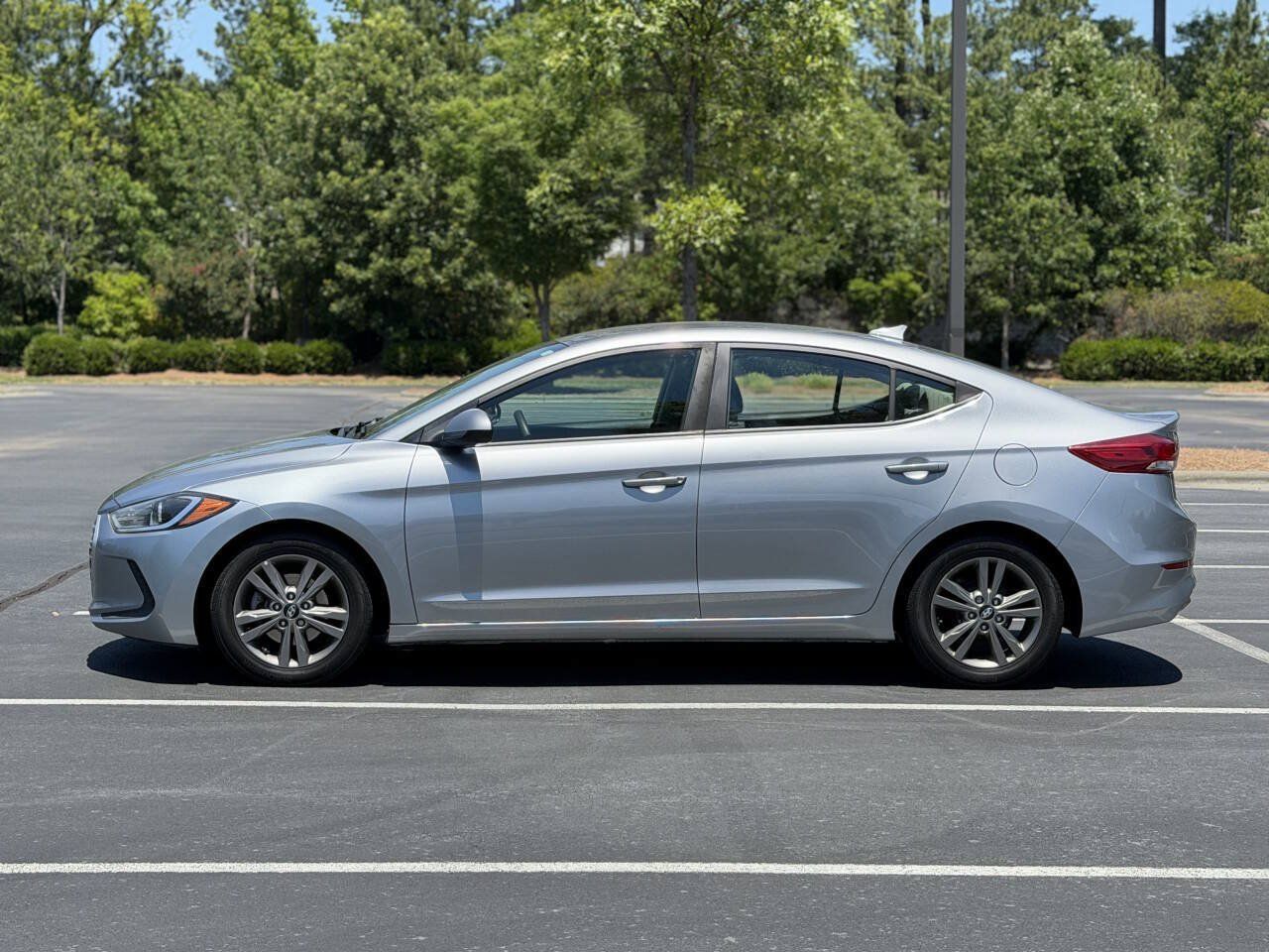 Used 2017 Hyundai Elantra SE FWD image 4