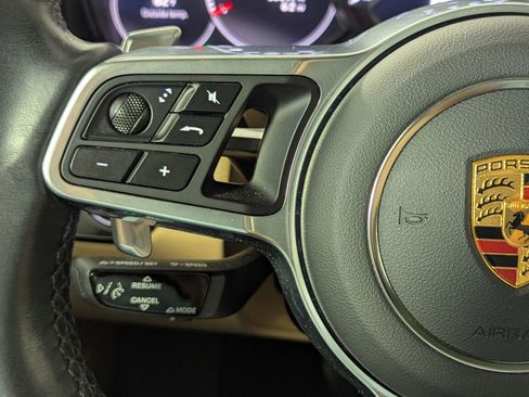 Used 2022 Porsche Cayenne AWD/4WD image 67