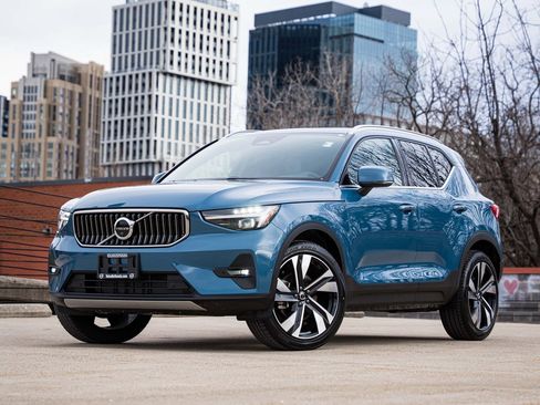 Certified 2025 Volvo XC40 B5 Ultra w/ Climate Package image 1