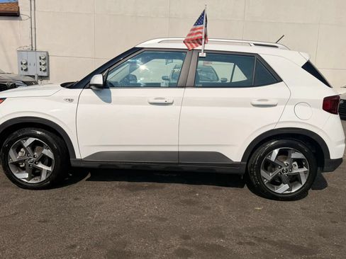 Used 2025 Hyundai Venue SEL FWD image 10