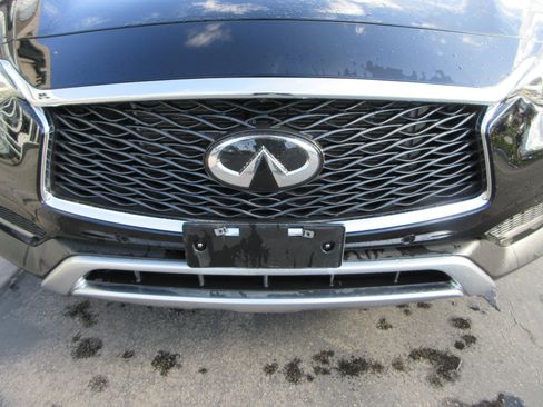 Used 2018 INFINITI QX30 AWD w/ Pro Assist Package image 17