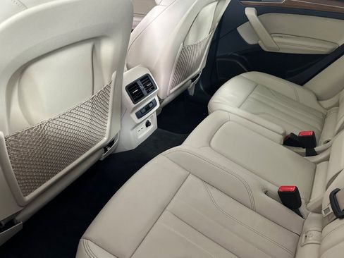 Used 2023 Audi Q5 e Premium Plus w/ Premium Plus Package image 11