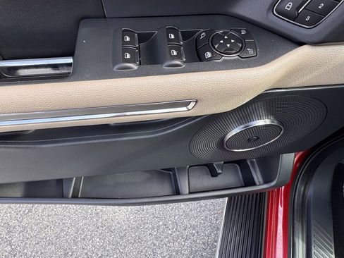 Used 2022 Ford Expedition Limited image 17