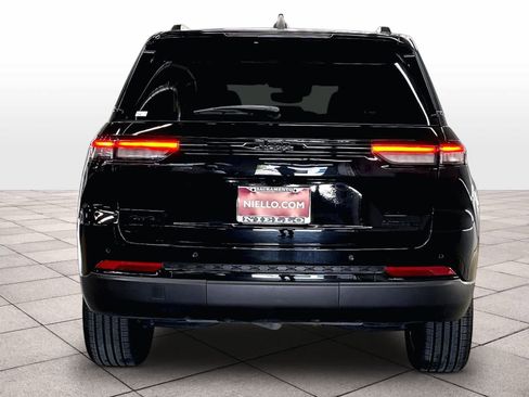 Used 2023 Jeep Grand Cherokee Limited w/ Black Appearance Package AWD/4WD image 7