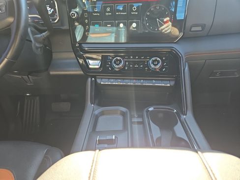 Used 2024 GMC Sierra 2500 AT4 w/ AT4 Premium Plus Package AWD/4WD image 13