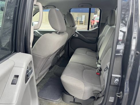 Used 2012 Nissan Frontier SV w/ SV Premium Utility Pkg image 9