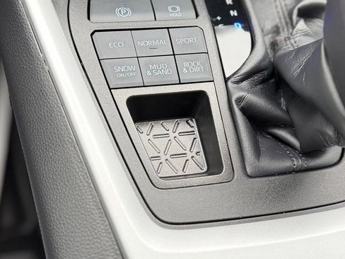 Used 2023 Toyota RAV4 XLE image 21