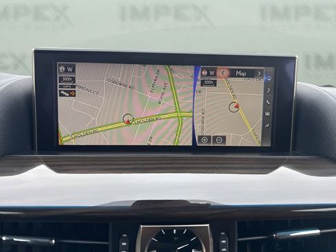 Used 2021 Lexus LX 570 4WD w/ Luxury Package image 22