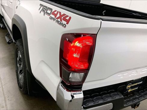 Used 2019 Toyota Tacoma TRD Off-Road AWD/4WD image 24