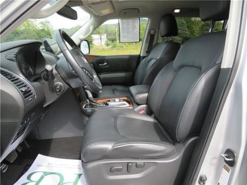Used 2024 Nissan Armada SL w/ Captain's Chairs Package image 4