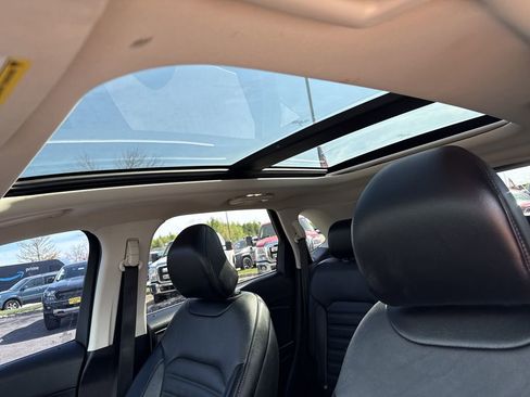 Used 2018 Ford Edge SEL w/ Equipment Group 201A AWD/4WD image 17