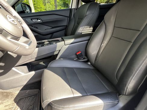Used 2024 Nissan Rogue SL w/ SL Premium Package FWD image 17