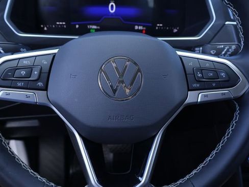 Certified 2024 Volkswagen Tiguan SE FWD image 21