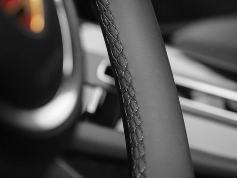 Used 2025 Porsche Macan image 31