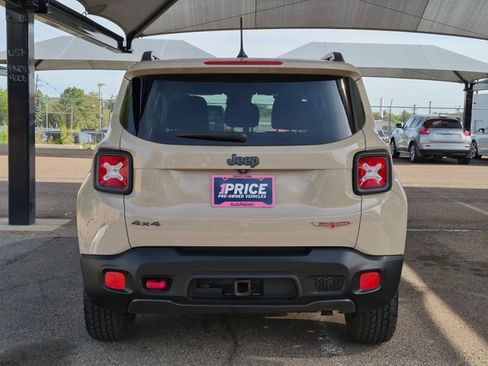 Used 2016 Jeep Renegade Trailhawk w/ Premium Trailhawk Package AWD/4WD image 3