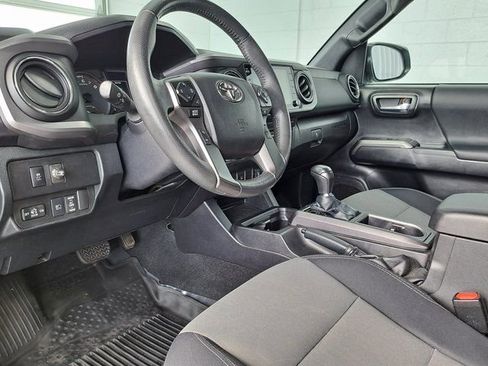 Used 2021 Toyota Tacoma TRD Off-Road AWD/4WD image 8