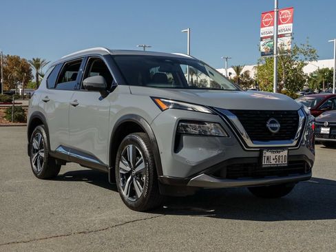 Used 2023 Nissan Rogue SL w/ SL Premium Package FWD image 2