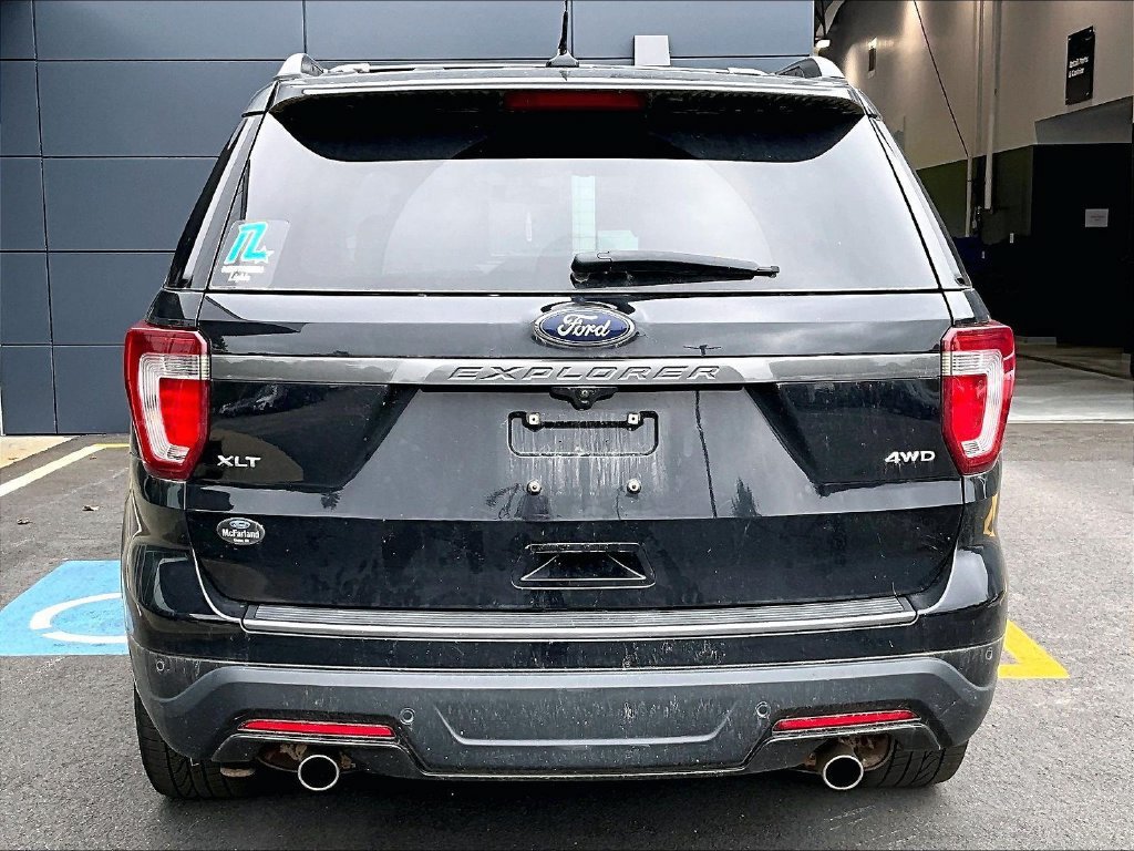 Used 2018 Ford Explorer XLT w/ Equipment Group 202A AWD/4WD image 4