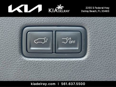 Certified 2024 Kia Carnival EX FWD image 9