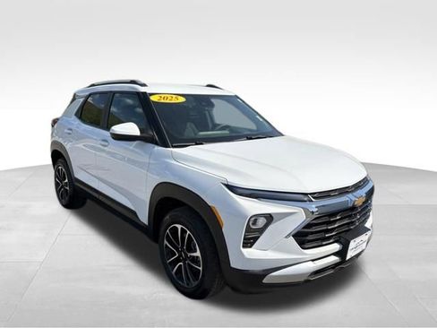 Used 2025 Chevrolet TrailBlazer LT AWD/4WD image 8