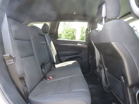 Used 2018 Jeep Grand Cherokee Laredo AWD/4WD image 16