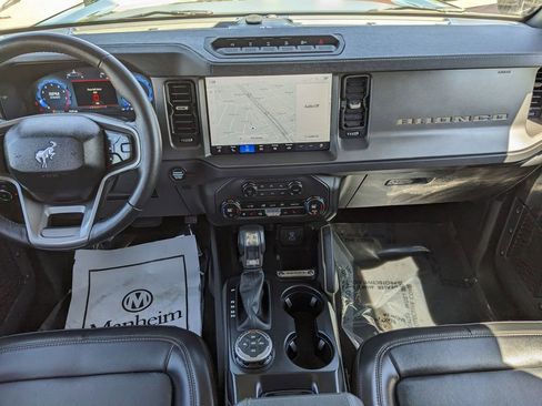 Used 2025 Ford Bronco Badlands image 16