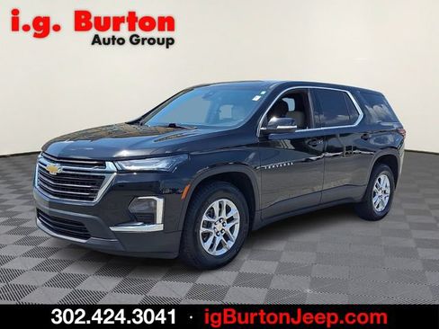 Used 2023 Chevrolet Traverse LS w/ Safety Package FWD image 3