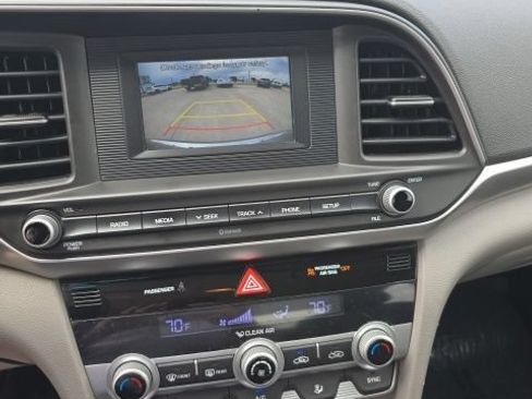 Used 2020 Hyundai Elantra SE FWD image 15