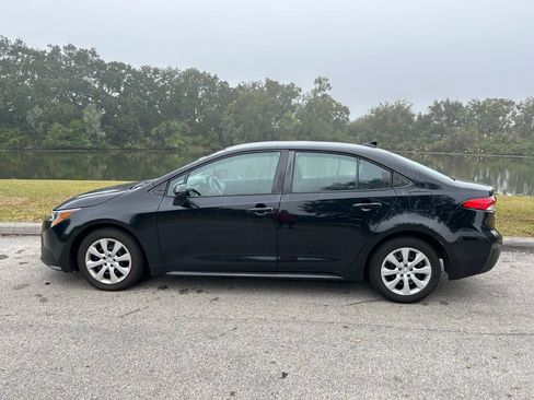 Used 2023 Toyota Corolla LE image 2