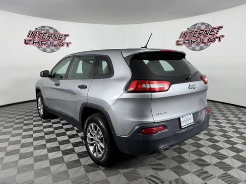 Used 2017 Jeep Cherokee Sport AWD/4WD image 5