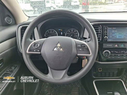 Used 2018 Mitsubishi Outlander ES AWD/4WD image 10