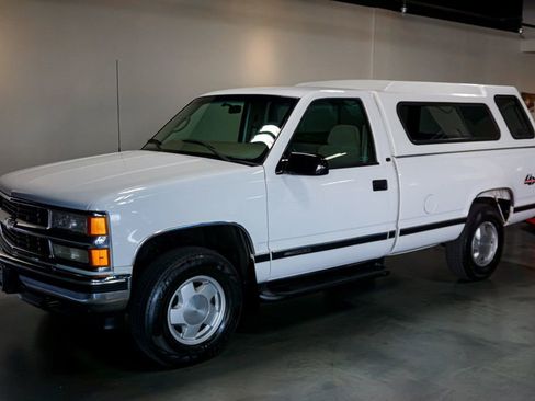 Used 1998 Chevrolet Silverado 1500 4x4 Regular Cab w/ Preferred Equipment Group 2 image 3