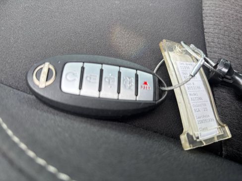 Used 2025 Nissan Altima 2.5 SV FWD image 22