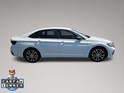 Used 2023 Volkswagen Jetta Sport FWD image 2