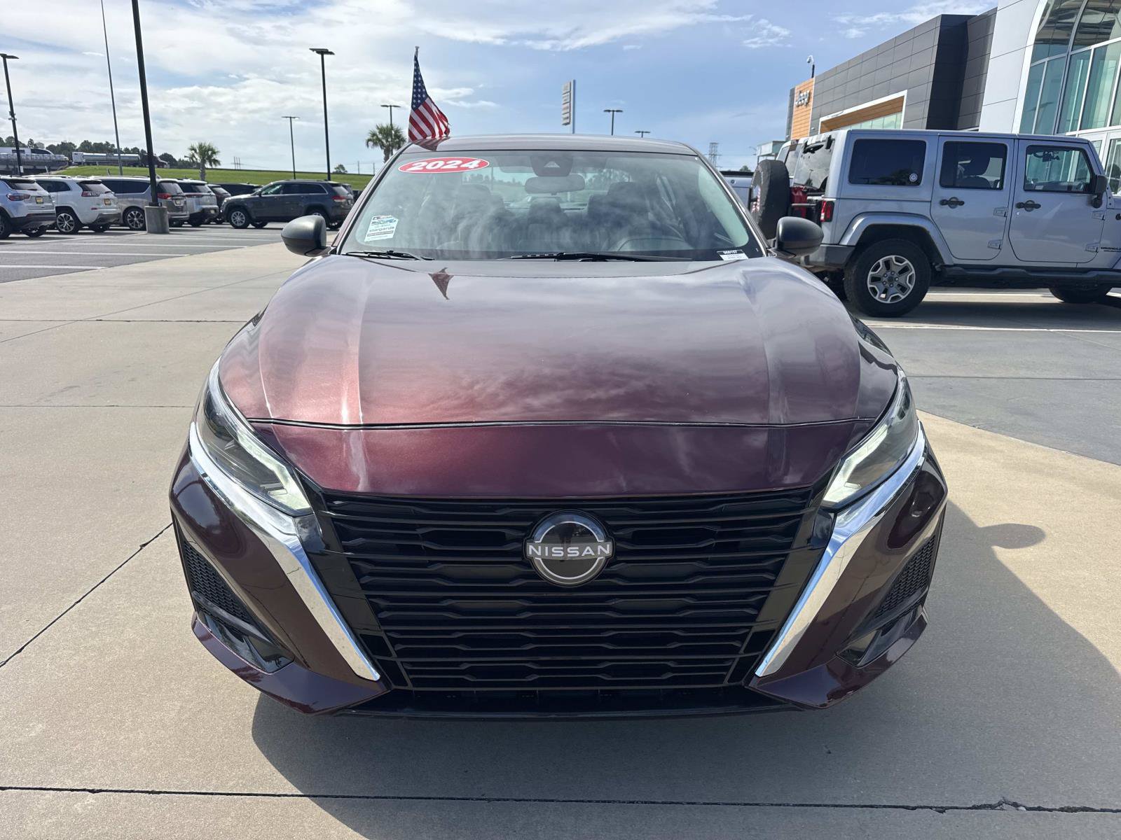 Used 2024 Nissan Altima 2.5 SV FWD image 2