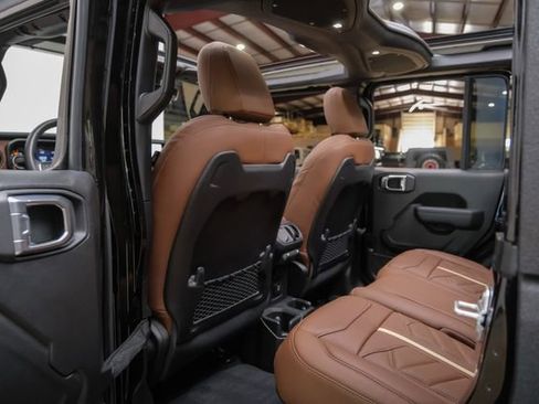 Used 2024 Jeep Wrangler Unlimited Rubicon w/ Technology Group image 88