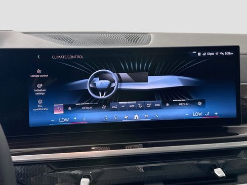 Certified 2026 BMW X7 xDrive40i w/ Climate Comfort Package image 23