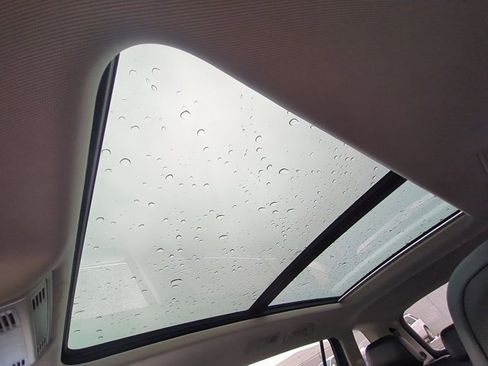 Used 2019 Volkswagen Tiguan SE w/ Panoramic Sunroof Package image 21