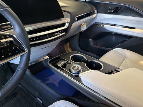 New 2025 Cadillac Lyriq Luxury image 25