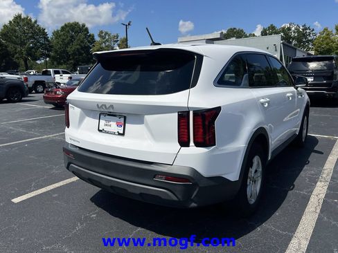 Used 2023 Kia Sorento LX FWD image 3