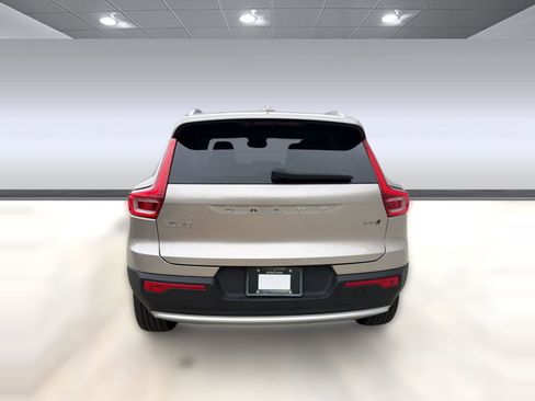 Certified 2024 Volvo XC40 B5 Plus w/ Protection Package Premier AWD/4WD image 10