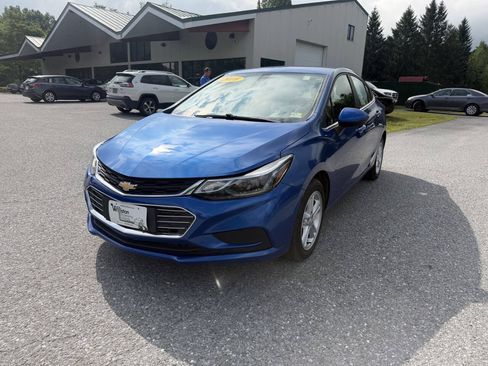 Used 2018 Chevrolet Cruze LT FWD image 1