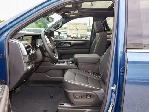 New 2026 GMC Yukon XL Elevation w/ Elevation Premium Package AWD/4WD image 8